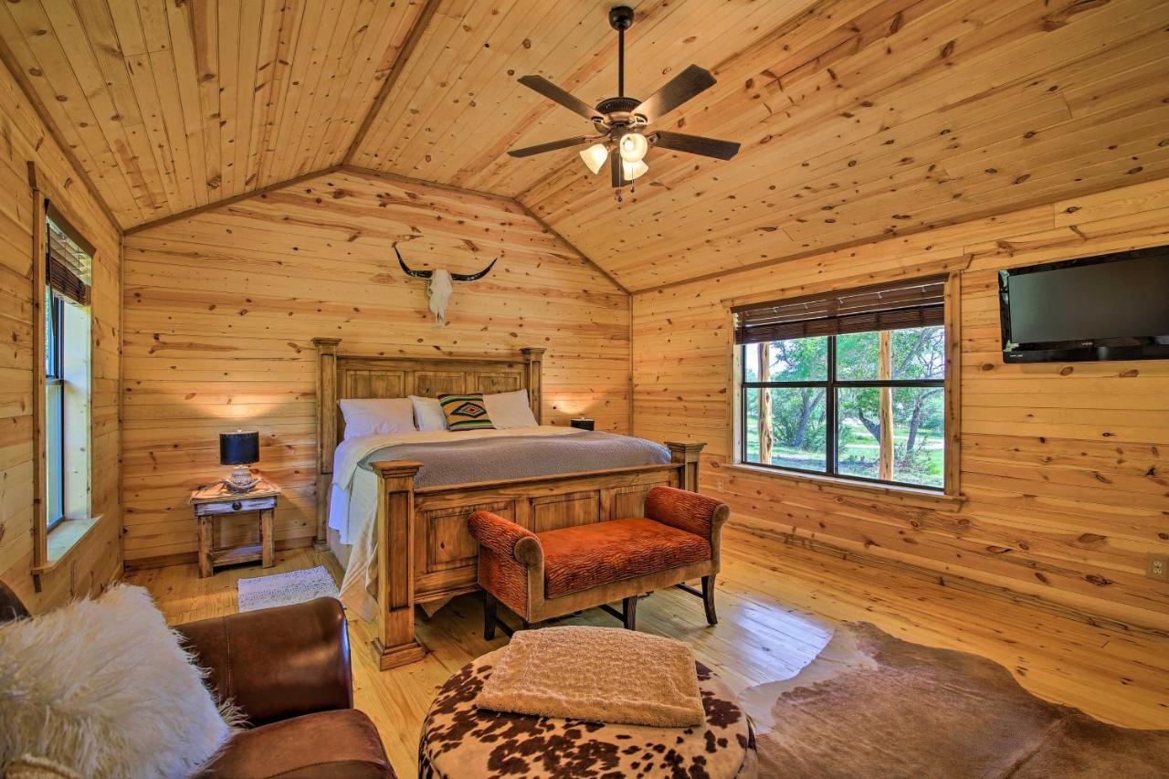 Rustic-Chic Country Cabin - 10 Mi To Main Street! Fredericksburg Dış mekan fotoğraf