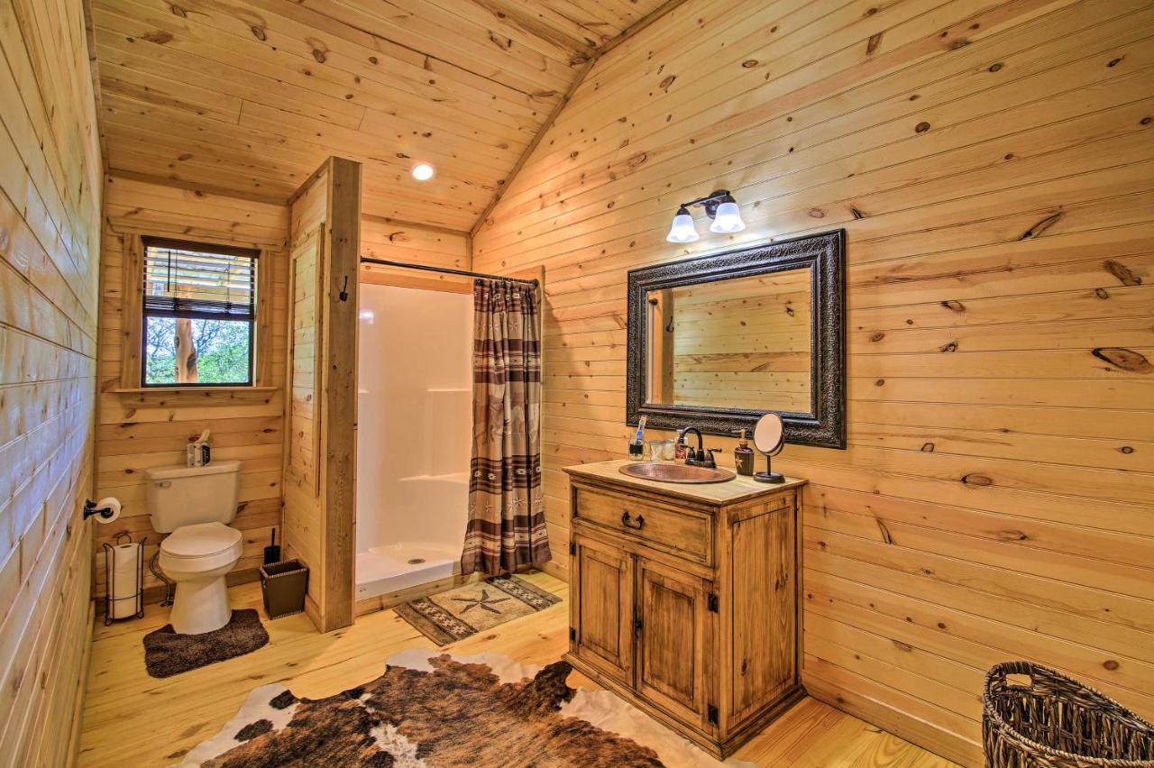 Rustic-Chic Country Cabin - 10 Mi To Main Street! Fredericksburg Dış mekan fotoğraf