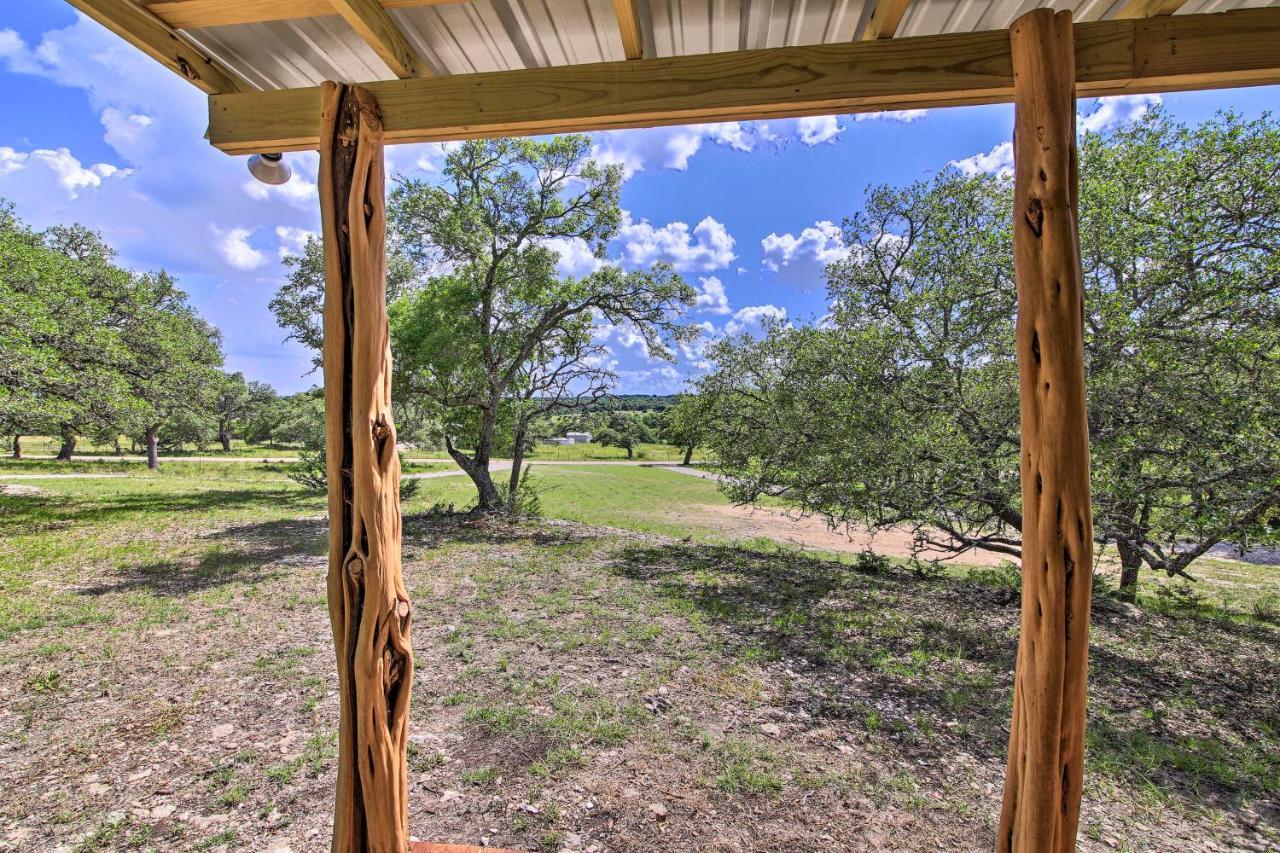 Rustic-Chic Country Cabin - 10 Mi To Main Street! Fredericksburg Dış mekan fotoğraf