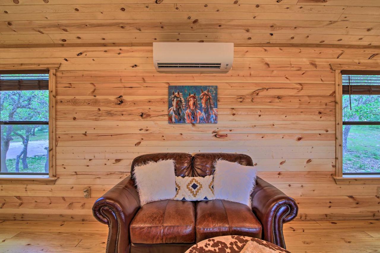 Rustic-Chic Country Cabin - 10 Mi To Main Street! Fredericksburg Dış mekan fotoğraf