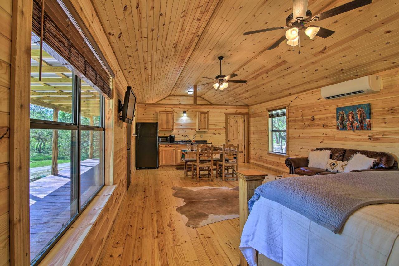 Rustic-Chic Country Cabin - 10 Mi To Main Street! Fredericksburg Dış mekan fotoğraf
