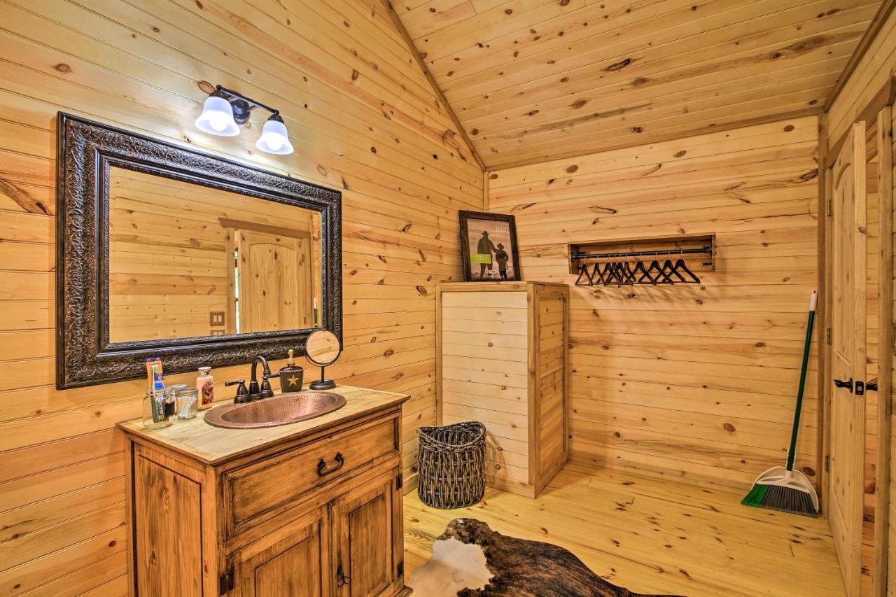 Rustic-Chic Country Cabin - 10 Mi To Main Street! Fredericksburg Dış mekan fotoğraf