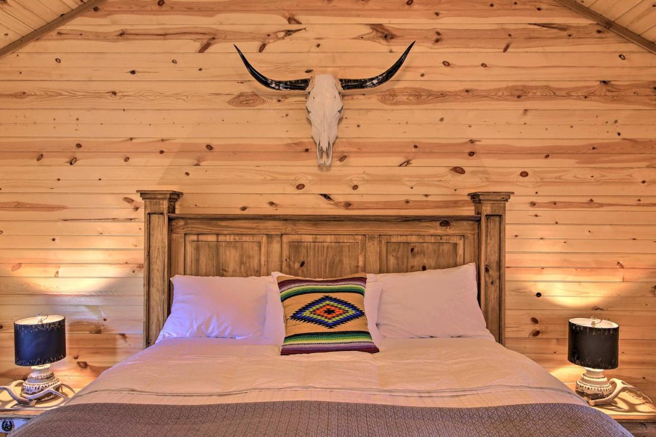 Rustic-Chic Country Cabin - 10 Mi To Main Street! Fredericksburg Dış mekan fotoğraf