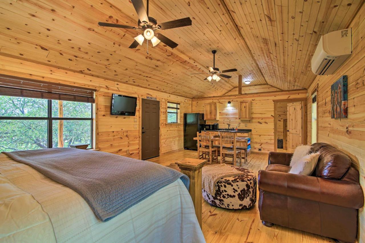 Rustic-Chic Country Cabin - 10 Mi To Main Street! Fredericksburg Dış mekan fotoğraf