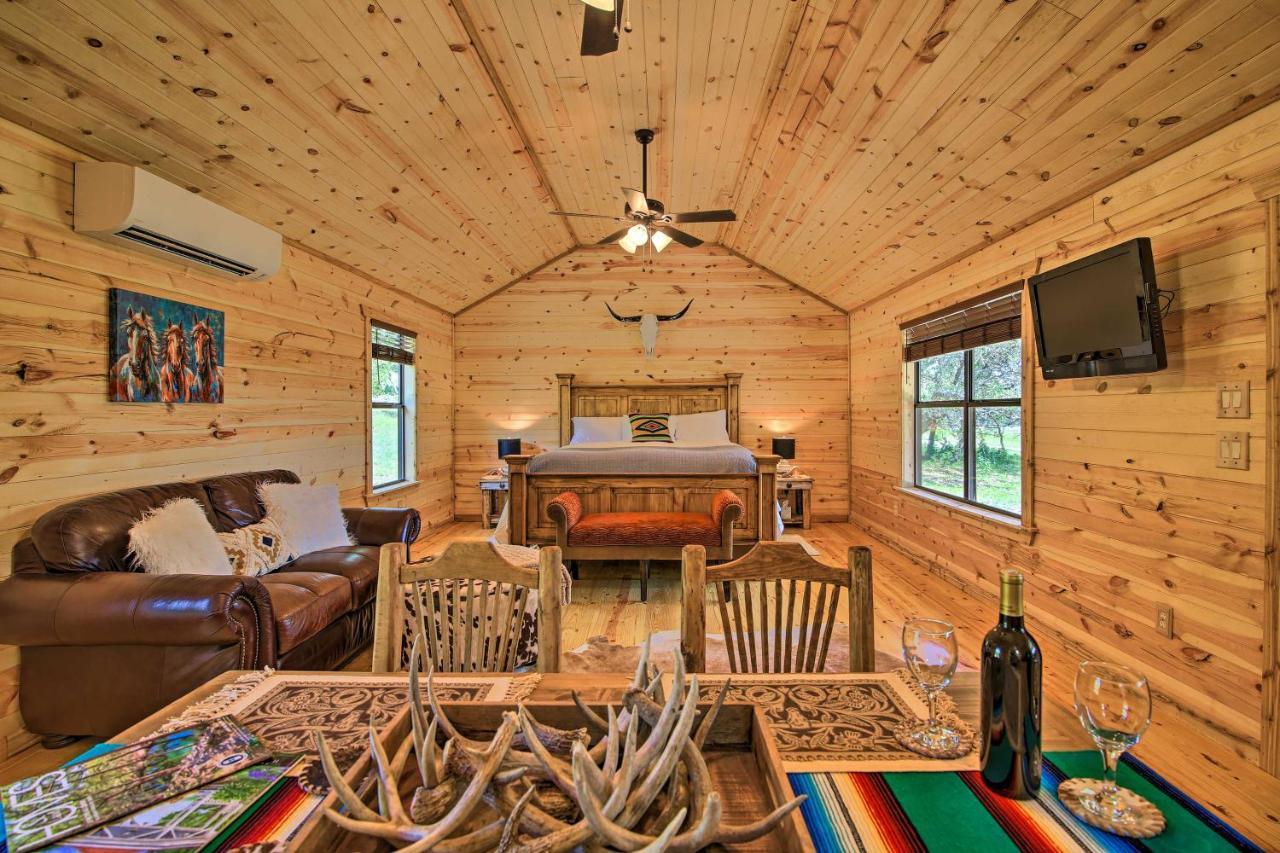Rustic-Chic Country Cabin - 10 Mi To Main Street! Fredericksburg Dış mekan fotoğraf