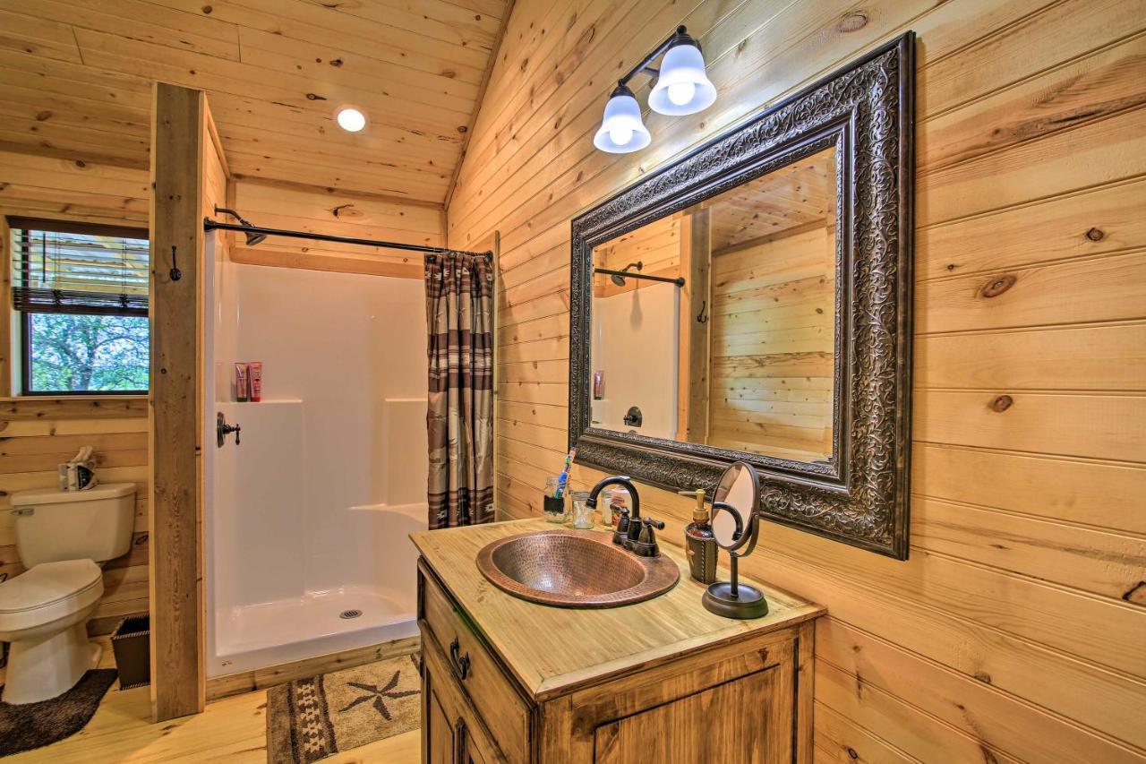 Rustic-Chic Country Cabin - 10 Mi To Main Street! Fredericksburg Dış mekan fotoğraf