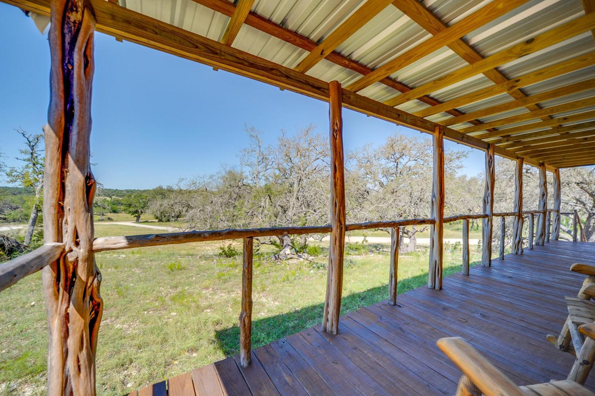 Rustic-Chic Country Cabin - 10 Mi To Main Street! Fredericksburg Dış mekan fotoğraf