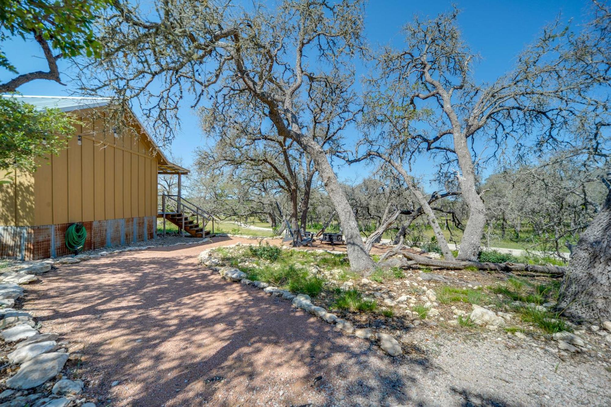 Rustic-Chic Country Cabin - 10 Mi To Main Street! Fredericksburg Dış mekan fotoğraf