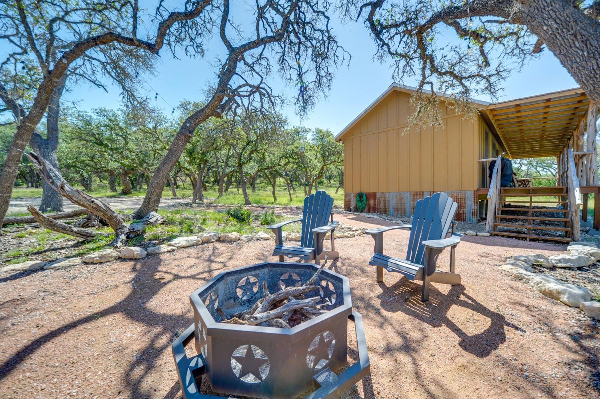 Rustic-Chic Country Cabin - 10 Mi To Main Street! Fredericksburg Dış mekan fotoğraf